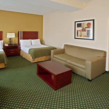 Holiday Inn Express & Suites Indianapolis - East, An Ihg Hotel Удобства фото