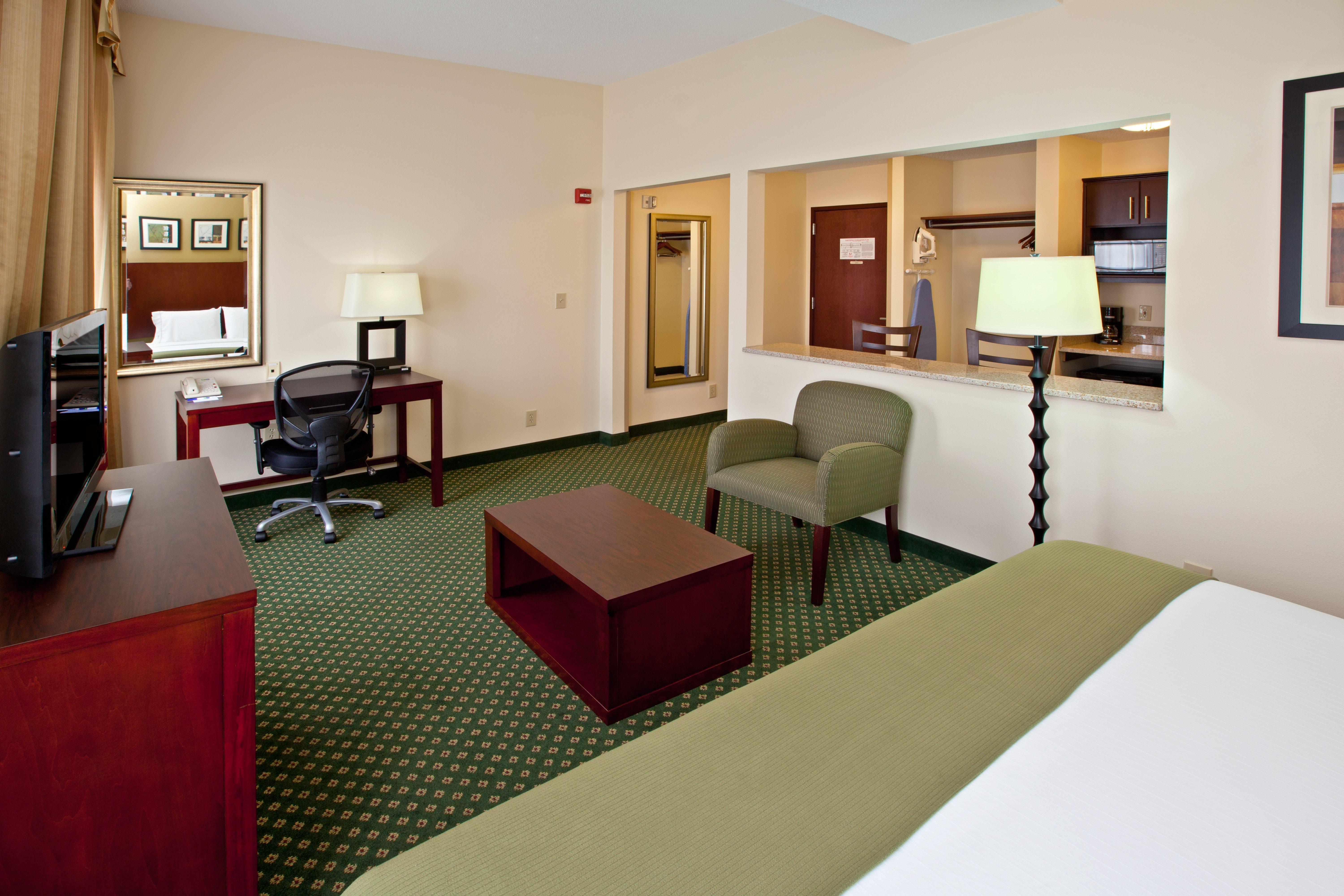 Holiday Inn Express & Suites Indianapolis - East, An Ihg Hotel Экстерьер фото