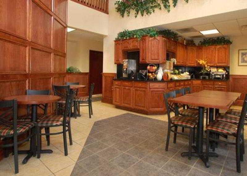 Holiday Inn Express & Suites Indianapolis - East By Ihg Ресторан фото