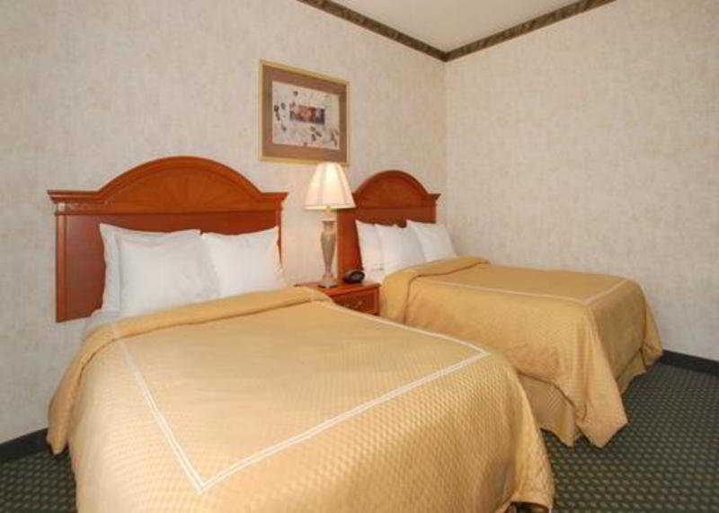 Holiday Inn Express & Suites Indianapolis - East, An Ihg Hotel Номер фото
